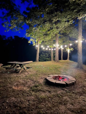 Riverfront Getaway Cabin #4 - Sleeps 5